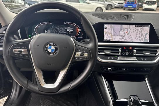 BMW Seria 3 318i Advantage