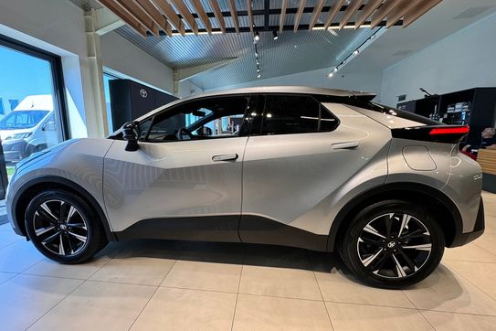 Toyota C-HR Style 2.0 Hybrid Dynamic Force Plug-in