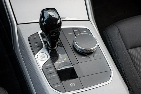 BMW Seria 3 318i Advantage aut