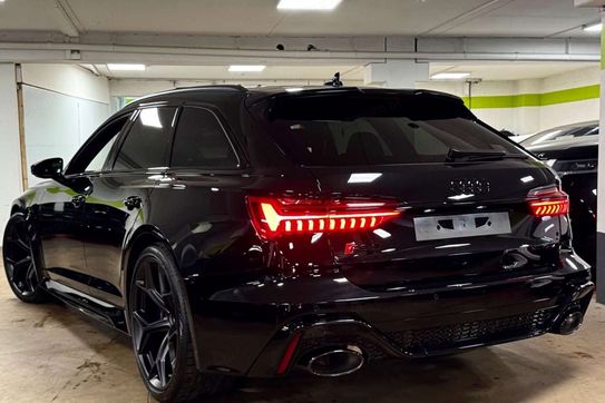 Audi A6 RS6 TFSI quattro Performance Avant