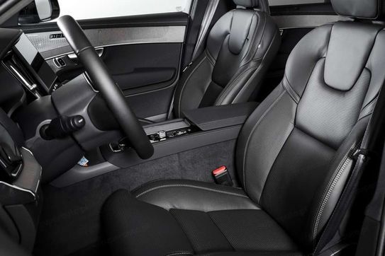 Volvo XC90 B5 AWD Ultra Dark