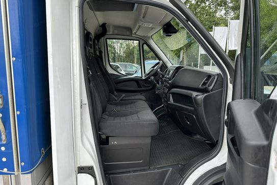 Iveco Daily 35S18 Plandeka + Winda