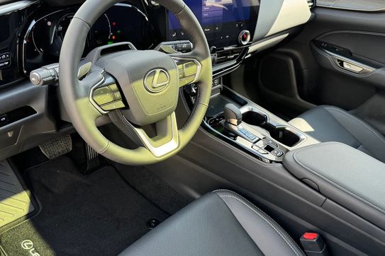 Lexus NX 350h Omotenashi 2.5 Hybrid AWD