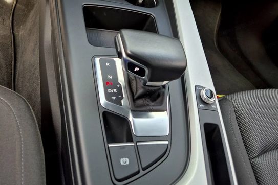 Audi A4 35 TFSI S Line