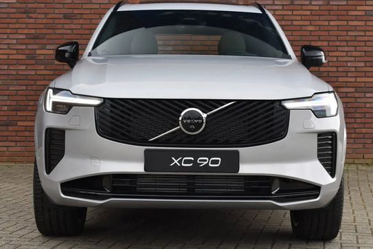 Volvo XC90 B5 AWD Ultra Dark