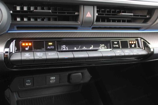 Toyota Prius Prestige 2.0 Hybrid Plug-in