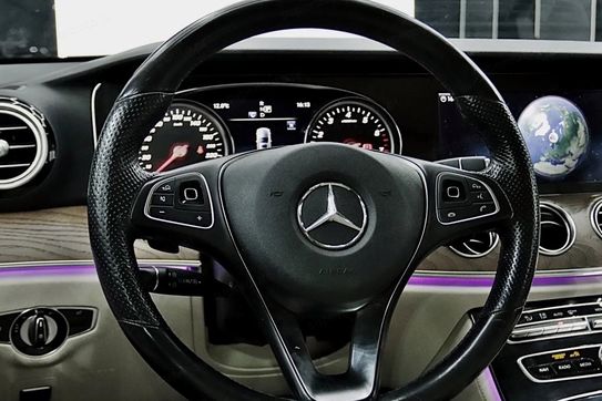 Mercedes Klasa E 300 9G-TRONIC