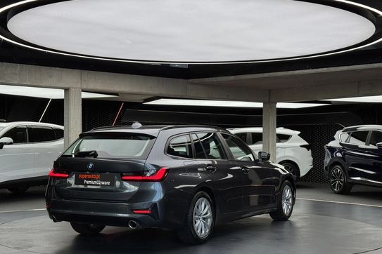 BMW Seria 3 318i aut