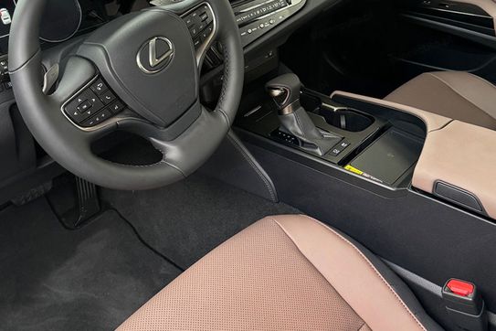 Lexus ES 300h Business Edition 2.5 E-CVT