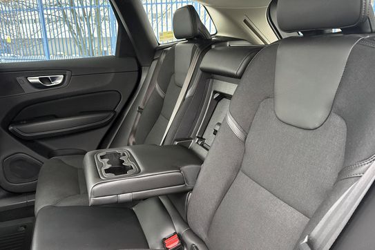 Volvo XC60 B4 D AWD Momentum Pro