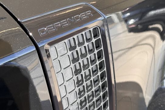 Land Rover Defender 110 D250 X-Dynamic SE