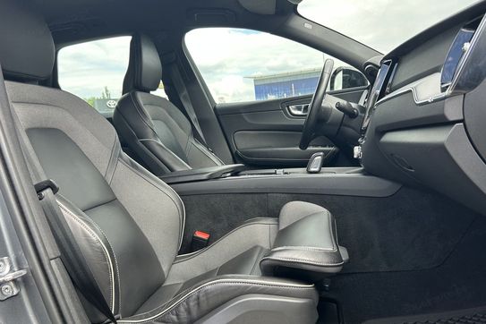 Volvo XC60 B4 D AWD R-Design