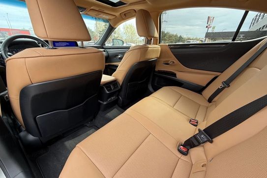 Lexus ES 300h Business Edition