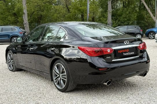 Infiniti Q50 Hybrid AWD