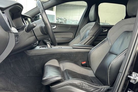 Volvo XC60 B4 D AWD R-Design