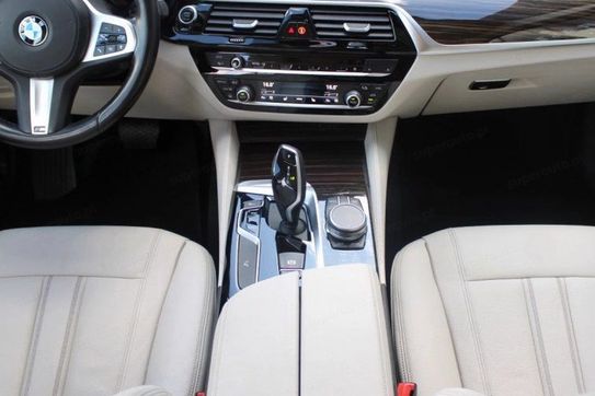 BMW Seria 5 Touring 530i xDrive Luxury Line