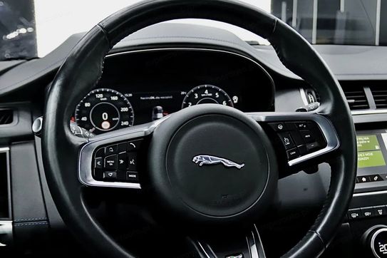 Jaguar E-Pace 2.0 i4P AWD R-Dynamic SE