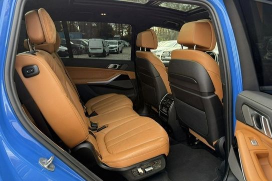 BMW X7 M50i