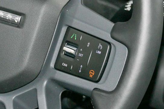 Land Rover Defender 110 D300 X-Dynamic HSE