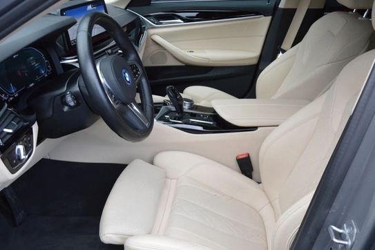 BMW Seria 5 530e sport-aut
