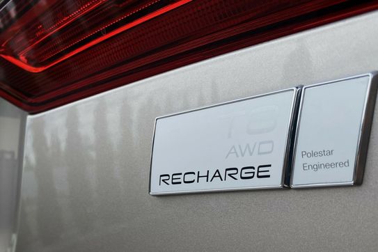 Volvo XC60 T8 Plug-In Hybrid AWD Ultra Dark aut