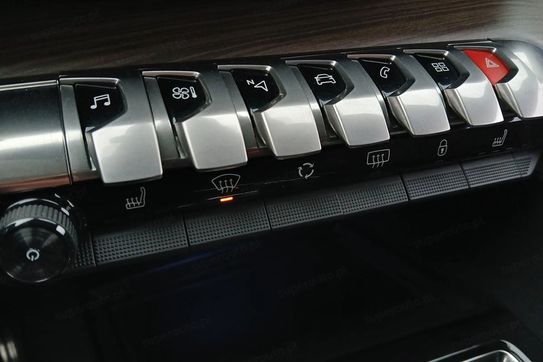 Peugeot 3008 2.0 BlueHDi GT S&S EAT8