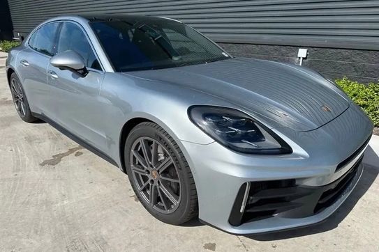 Porsche Panamera 4