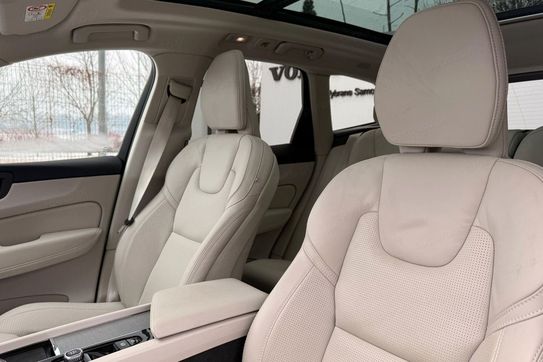 Volvo XC60 T6 Plug-In Hybrid AWD Plus Dark aut