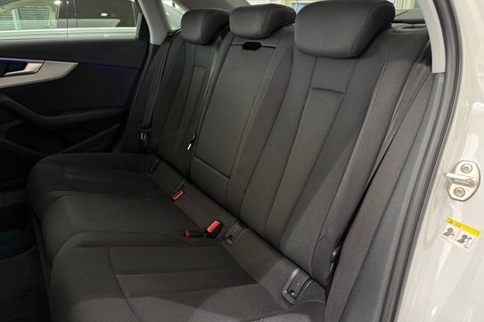 Audi A4 35 TFSI S Line