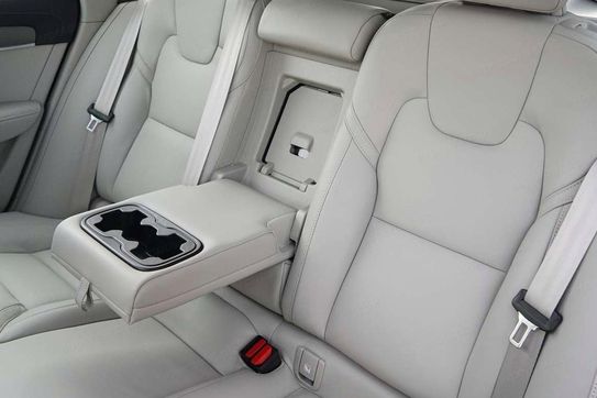 Volvo V90 T6 AWD Plug-In Hybrid Ultra Dark