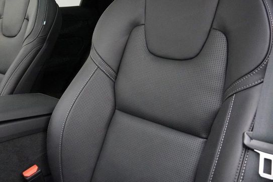 Volvo XC60 B5 AWD Plus Black Edition