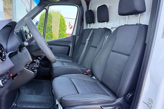 Mercedes Sprinter Plandeka 8EP + Winda
