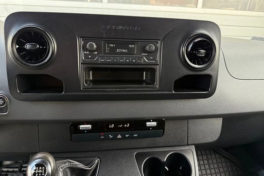 Mercedes Sprinter Kontener 8EP