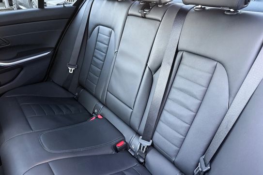 BMW Seria 3 330i xDrive M Sport