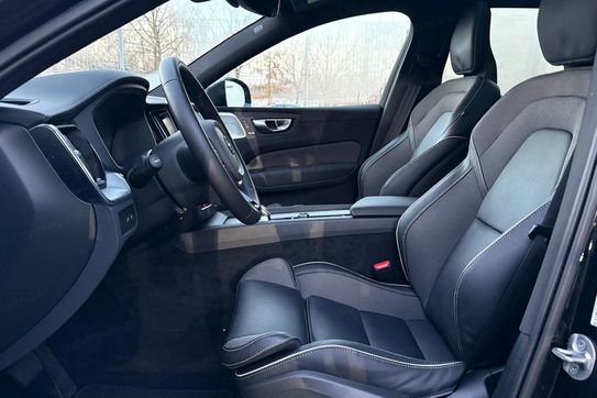 Volvo XC60 T6 Plug-In Hybrid AWD Ultra Black Edition aut