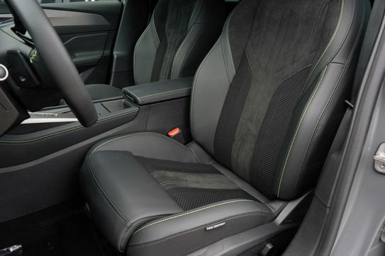 Peugeot 308 GT Exclusive S&S e-DCS6 1.2 mHEV