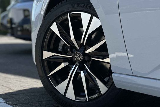 Peugeot 308 Allure EAT8 1.5 BlueHDi