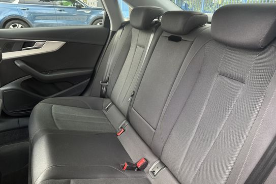 Audi A4 35 TFSI S Line