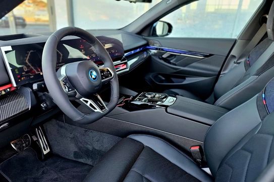 BMW Seria 5 550e xDrive M Sport