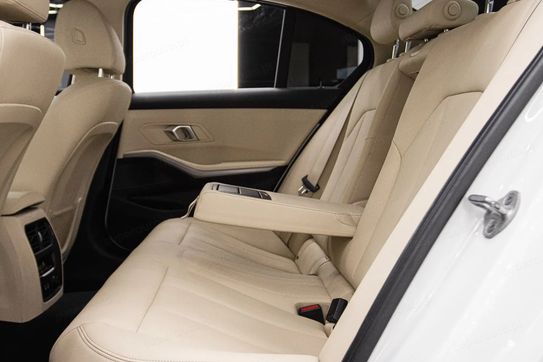 BMW Seria 3 330e