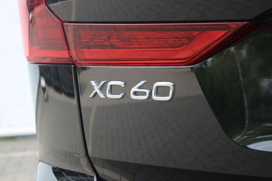 Volvo XC60 B5 AWD Plus Dark