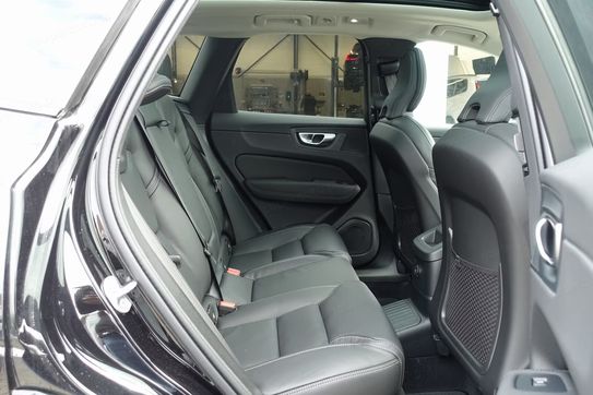 Volvo XC60 B5 B AWD Ultra Dark
