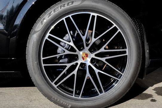 Porsche Cayenne Coupe E-Hybrid Black Edition