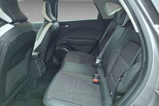 Renault Captur Techno Fast Track 1.6 E-tech Hybrid AT