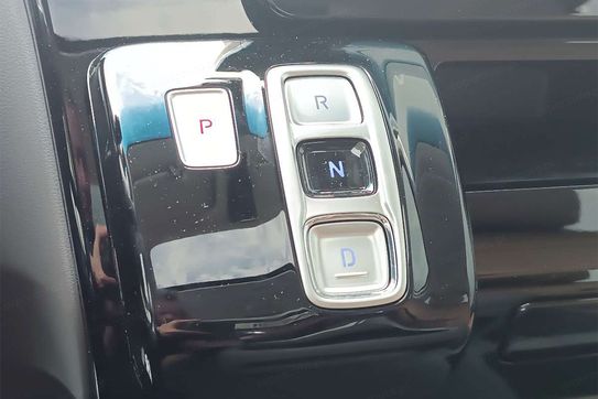 Hyundai Staria Kombi Luxury HEV AT