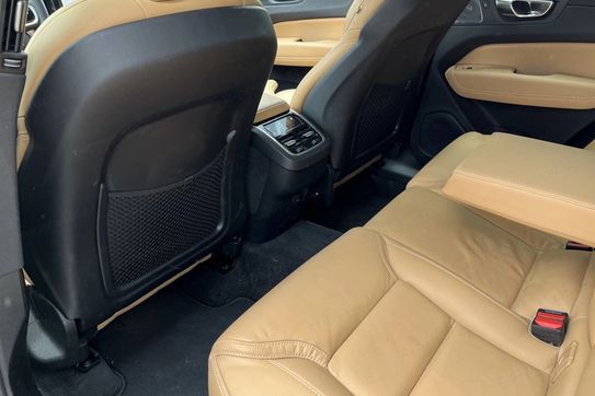 Volvo XC60 B5 B AWD Ultra Dark