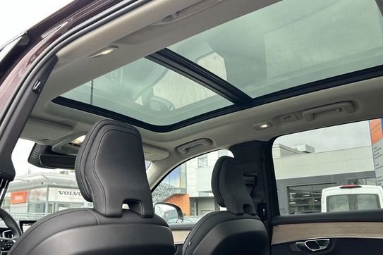 Volvo XC90 T8 AWD Plug-In Hybrid Plus Dark 7os