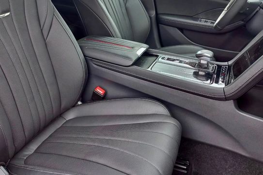 Hongqi H5 Deluxe 2.0T DSG
