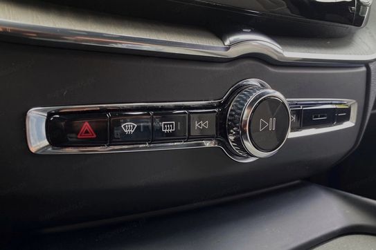 Volvo XC60 T8 Plug-In Hybrid AWD Ultra Dark