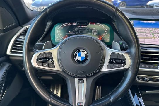 BMW X5 M50i